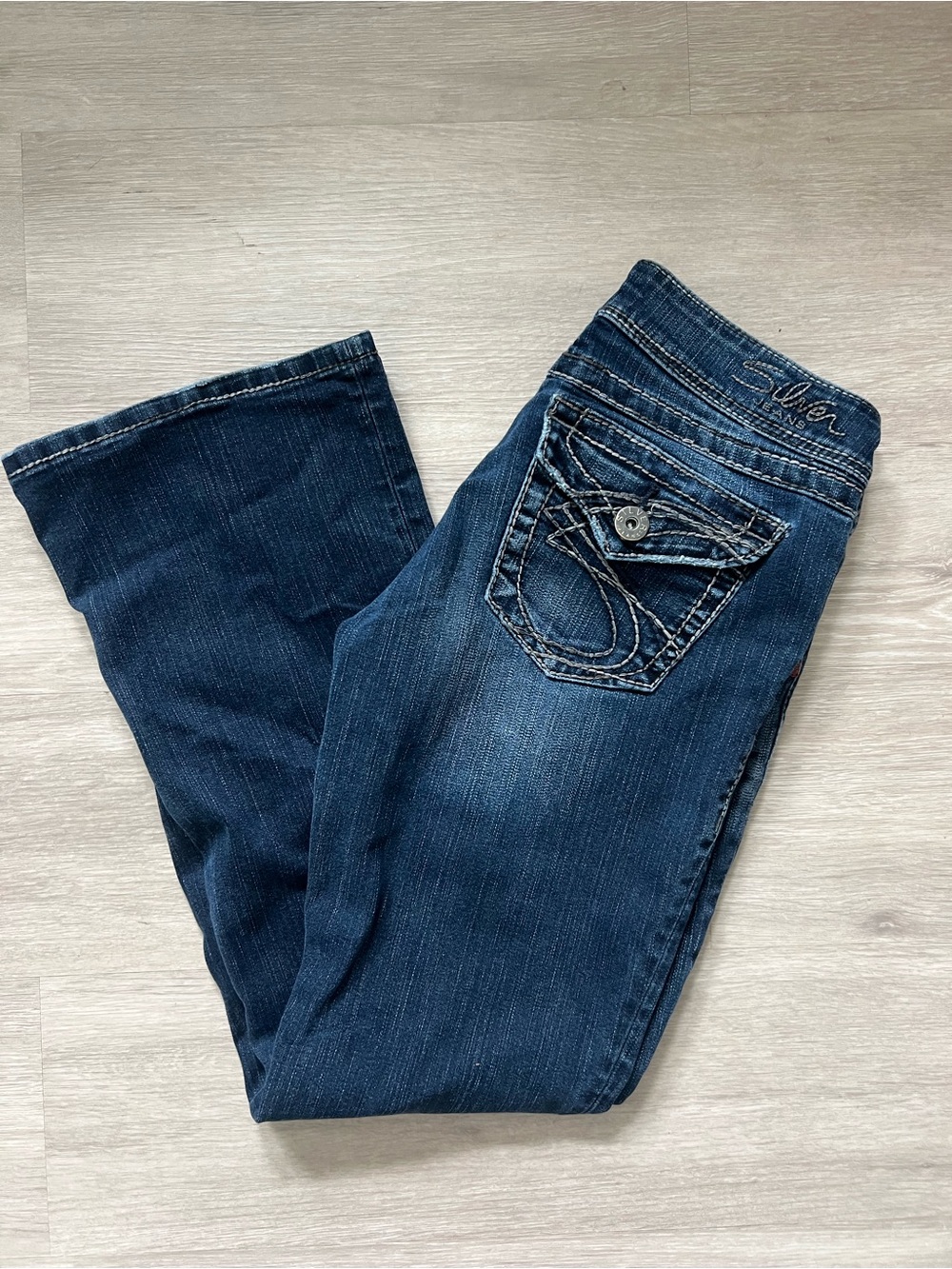 Silver Jeans Suki Surplus Dark Blue Bootcut Jeans white Thred W29 / L30